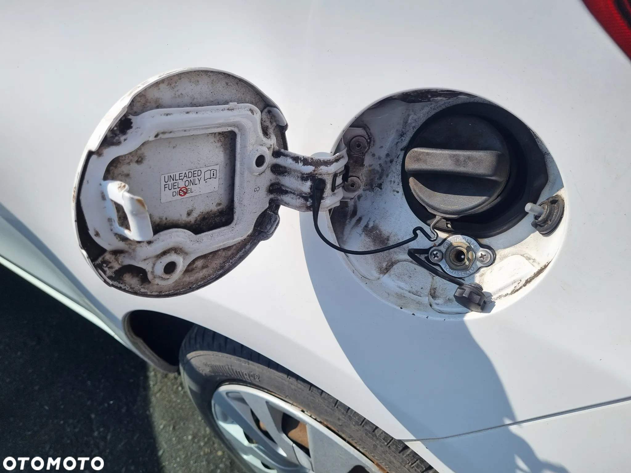TOYOTA YARIS III 14-17 LIFT 2016 r. 040 3D klapka wlewu paliwa * - 2