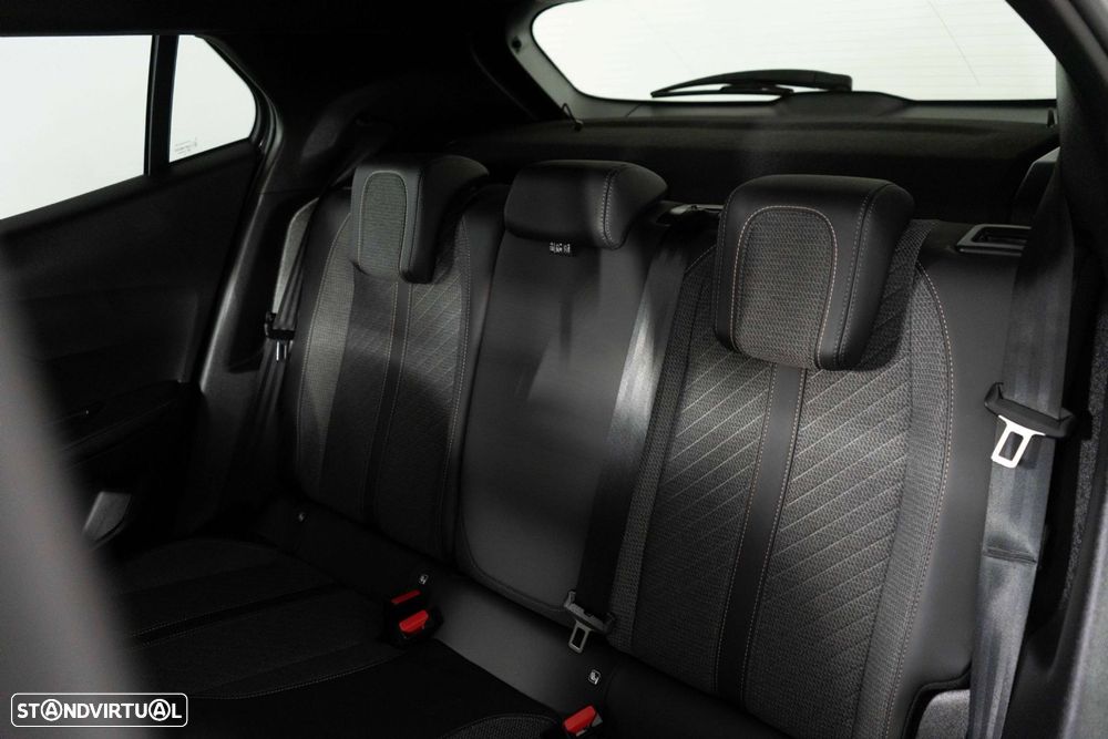 Peugeot 2008 1.2 PureTech Allure Pack EAT8 - 11