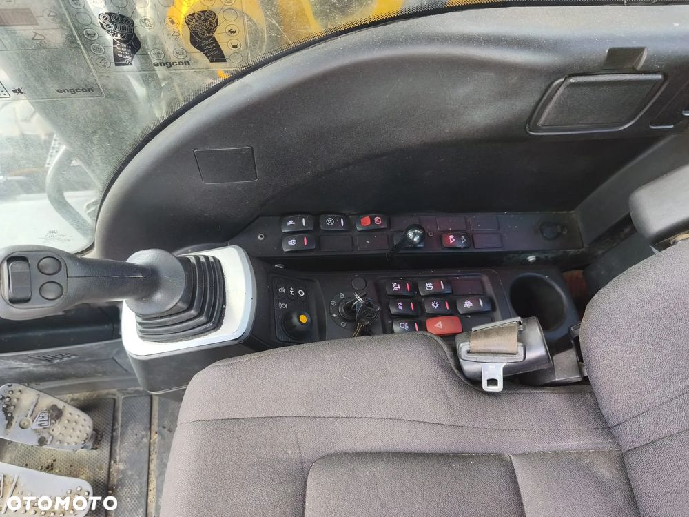 JCB JS145W - 13