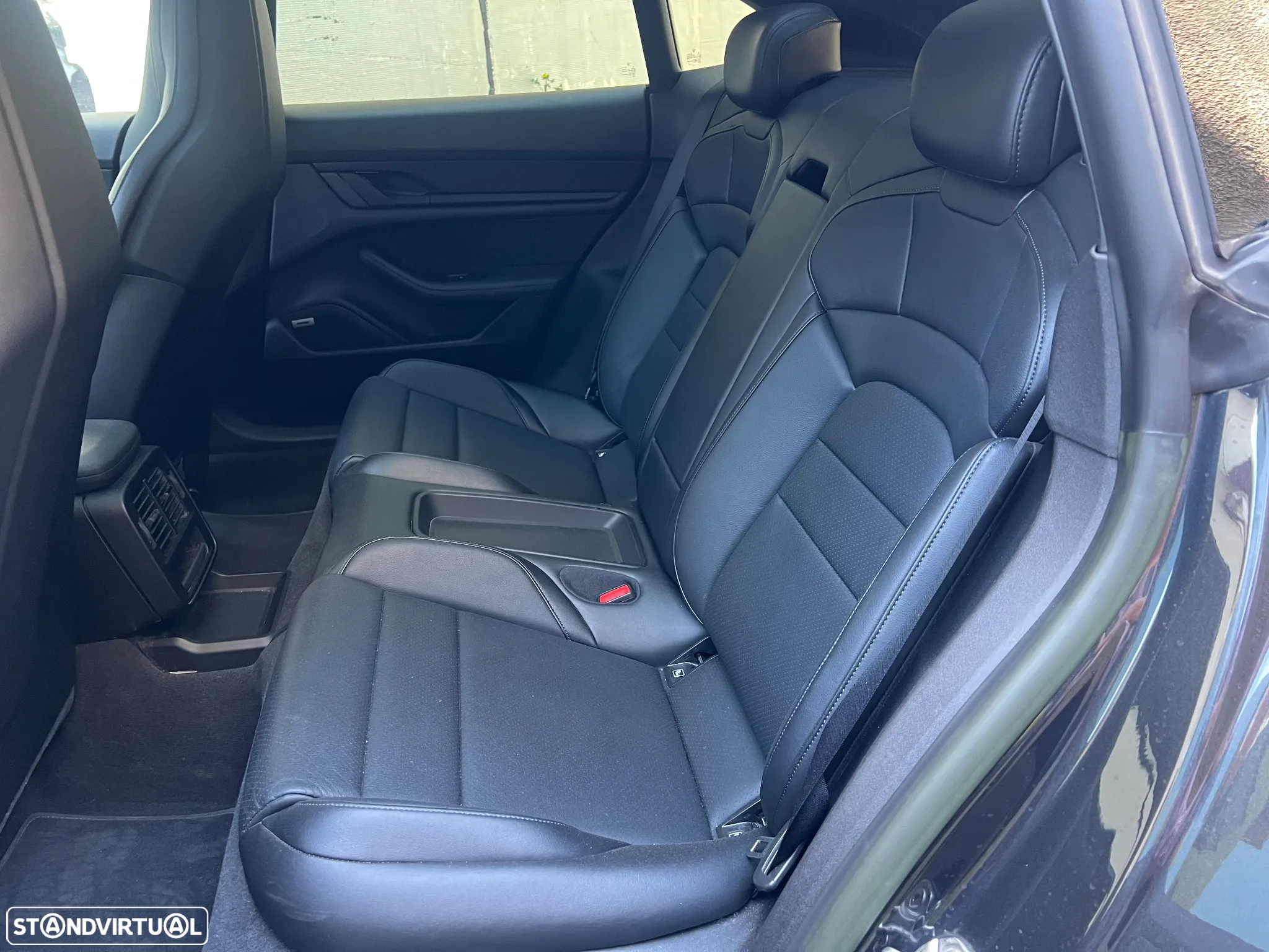 Porsche Taycan Sport Turismo - 18