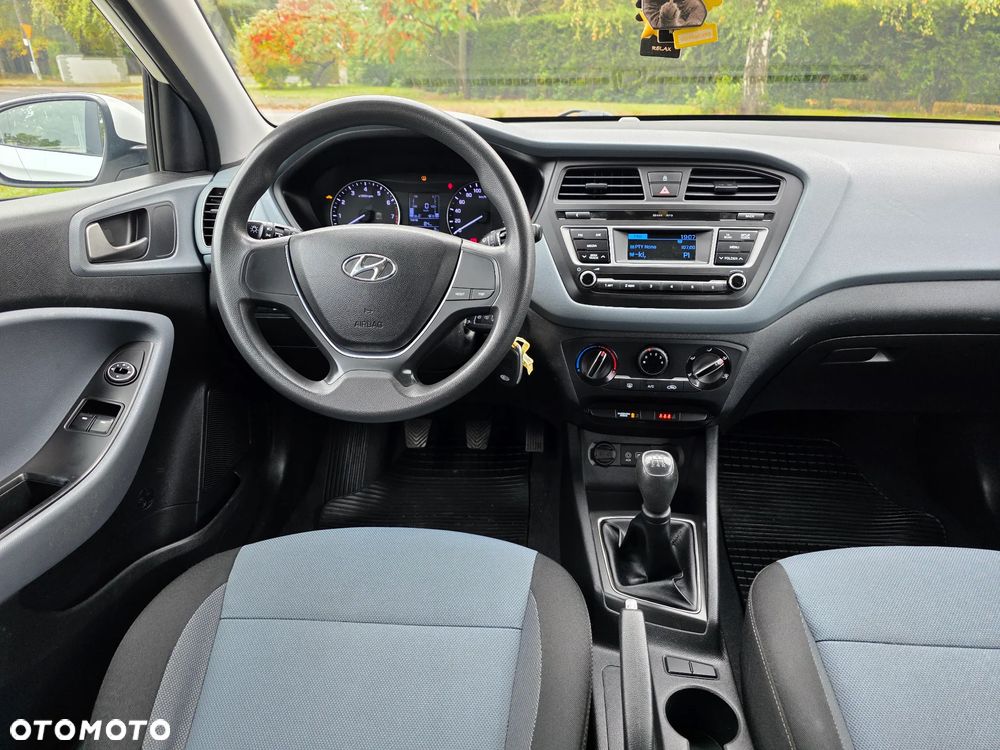 Hyundai i20 blue 1.2 - 7