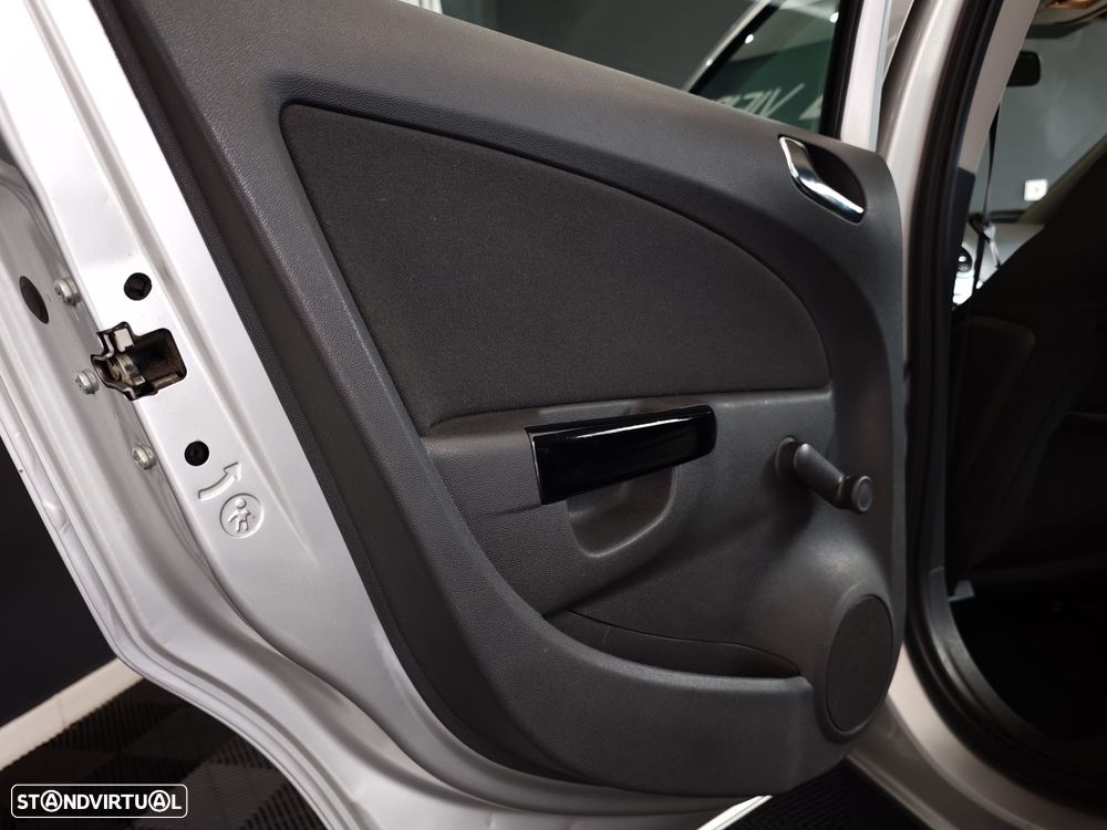 Opel Corsa 1.2 Cosmo - 26