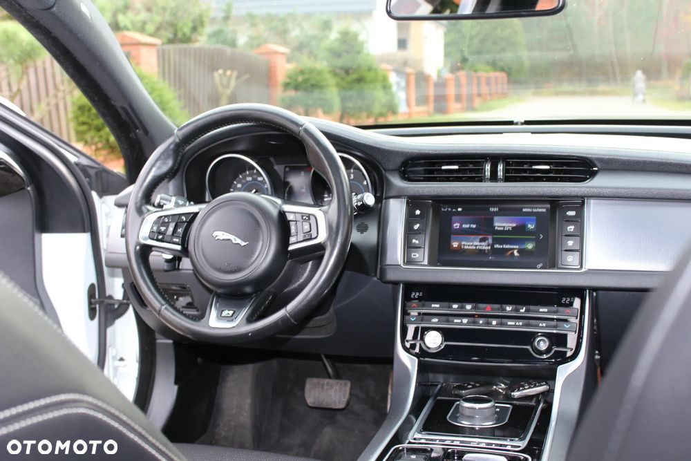 Jaguar XF 25d R-Sport - 9