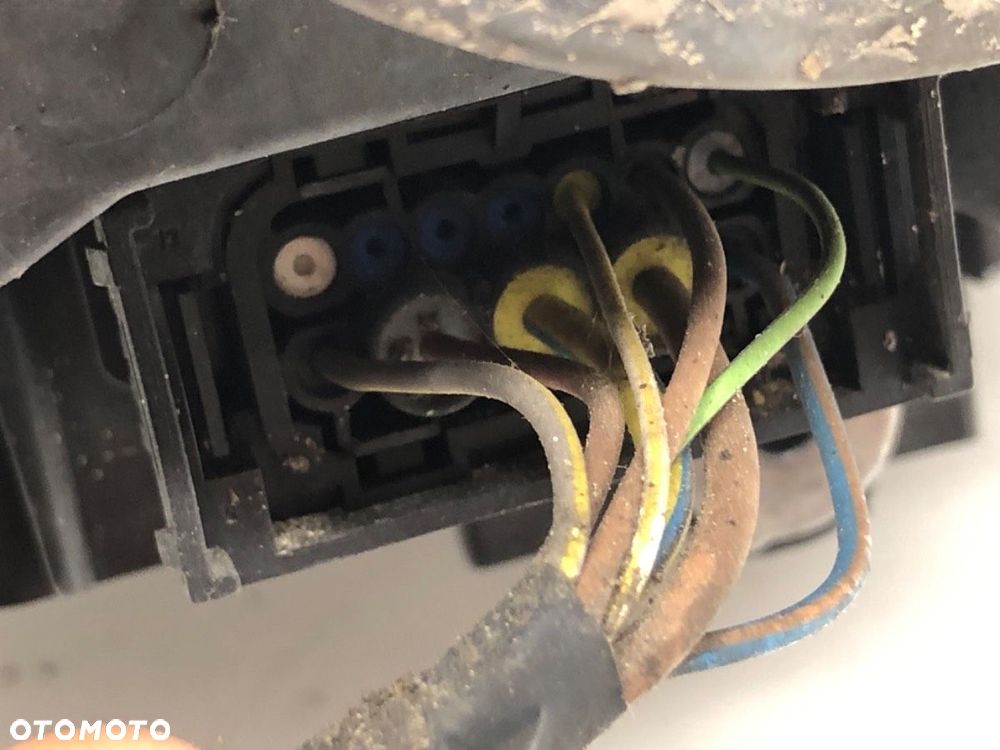 REFLEKTOR PRAWY PRZÓD XENON  BMW 1 (F20) 2011 - 2019 116 i 100 kW [136 KM] benzyna 2011 - 2015 - 6