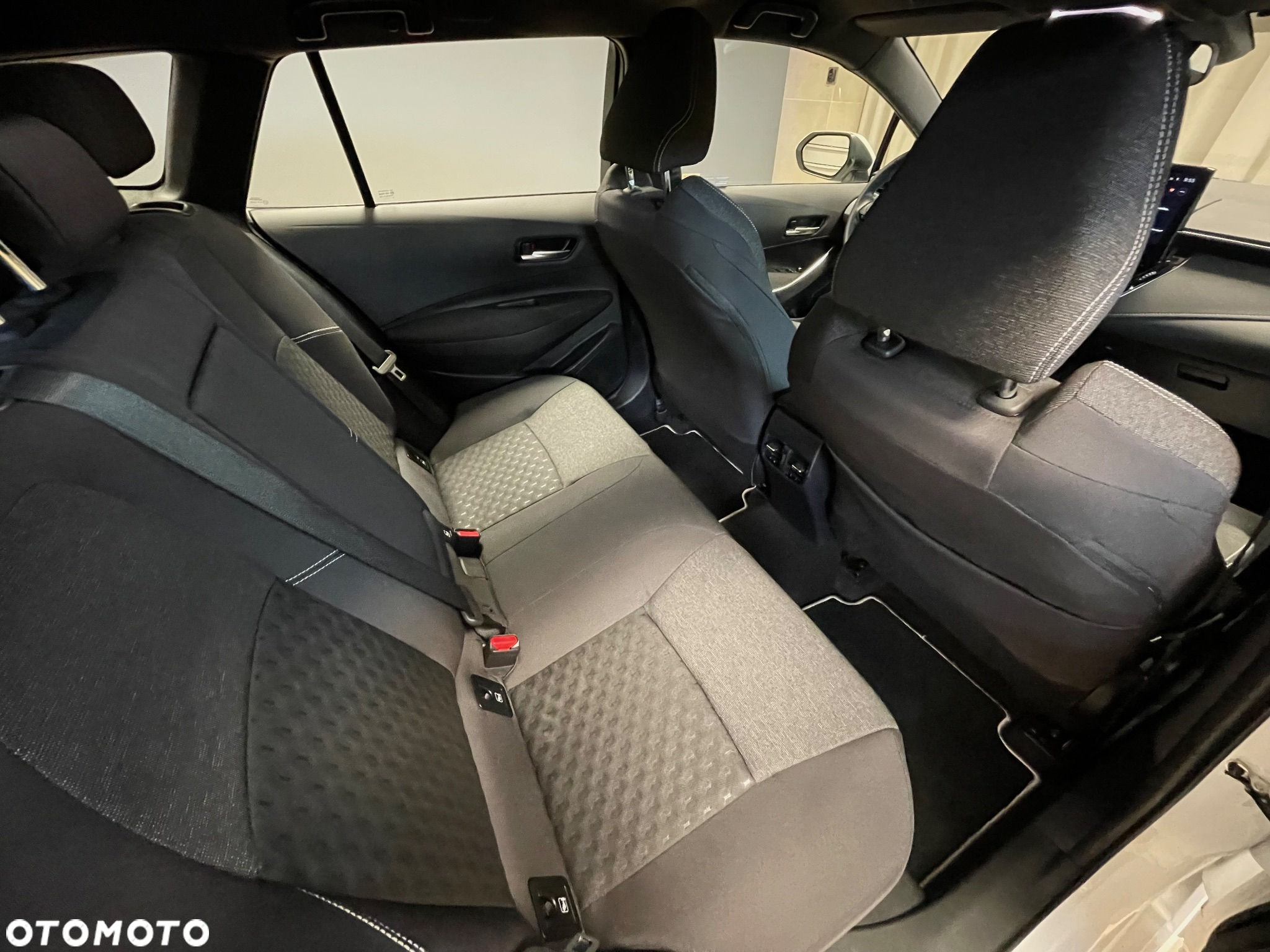 Toyota Corolla 1.8 Hybrid Comfort - 30
