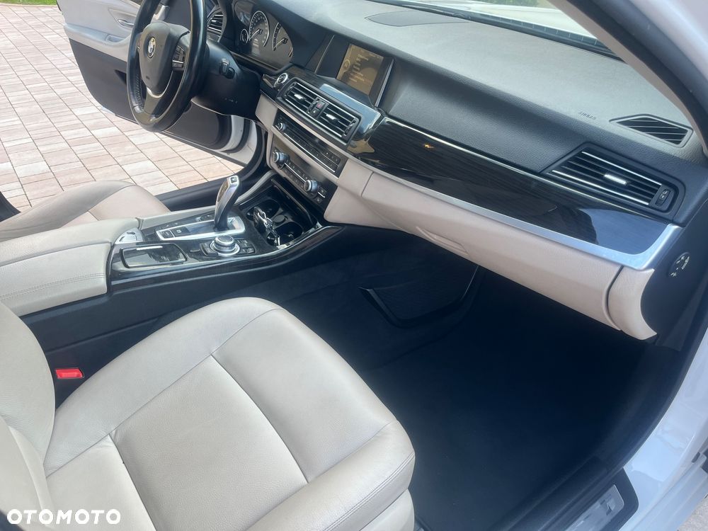BMW Seria 5 528i xDrive Luxury Line - 15