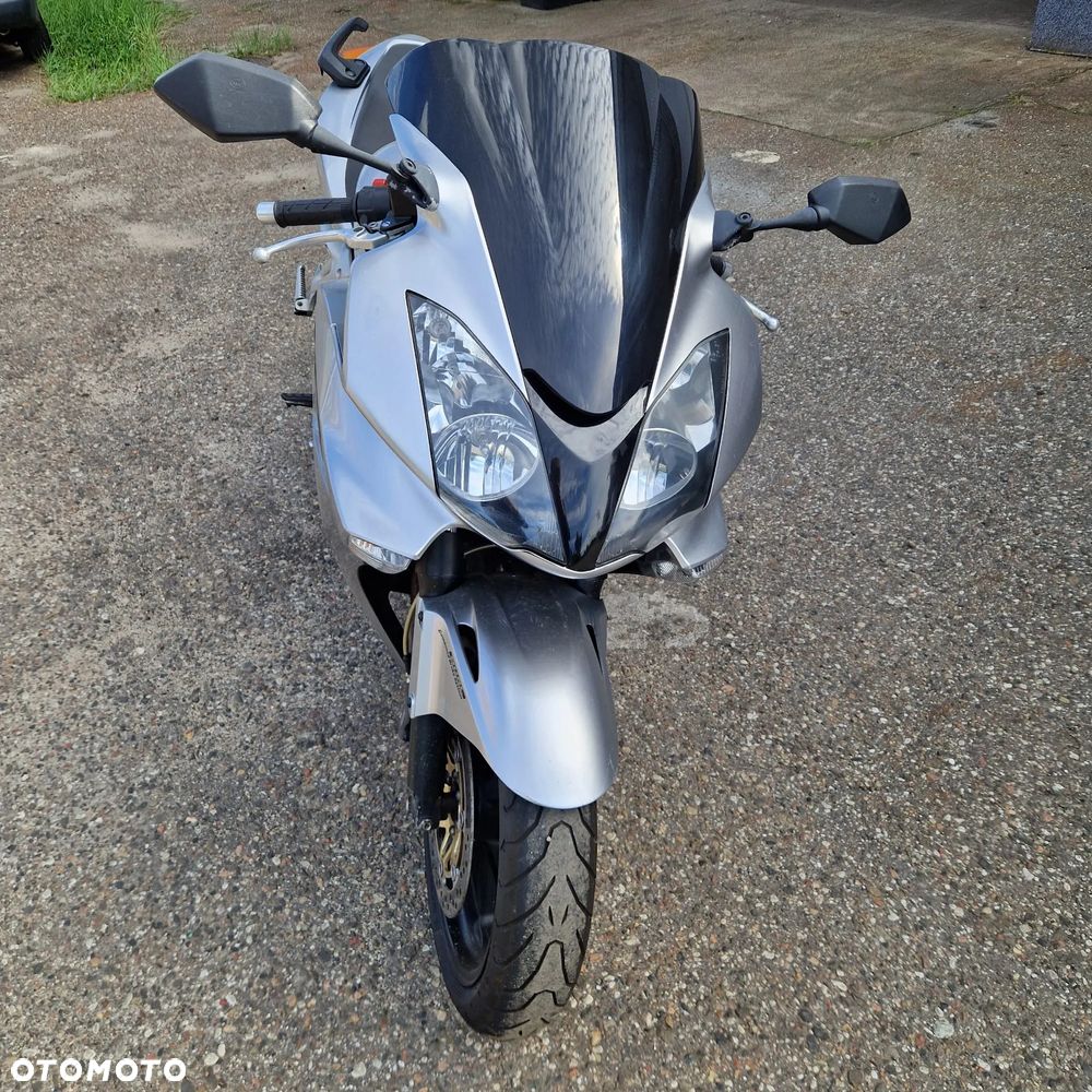 Honda VFR - 4