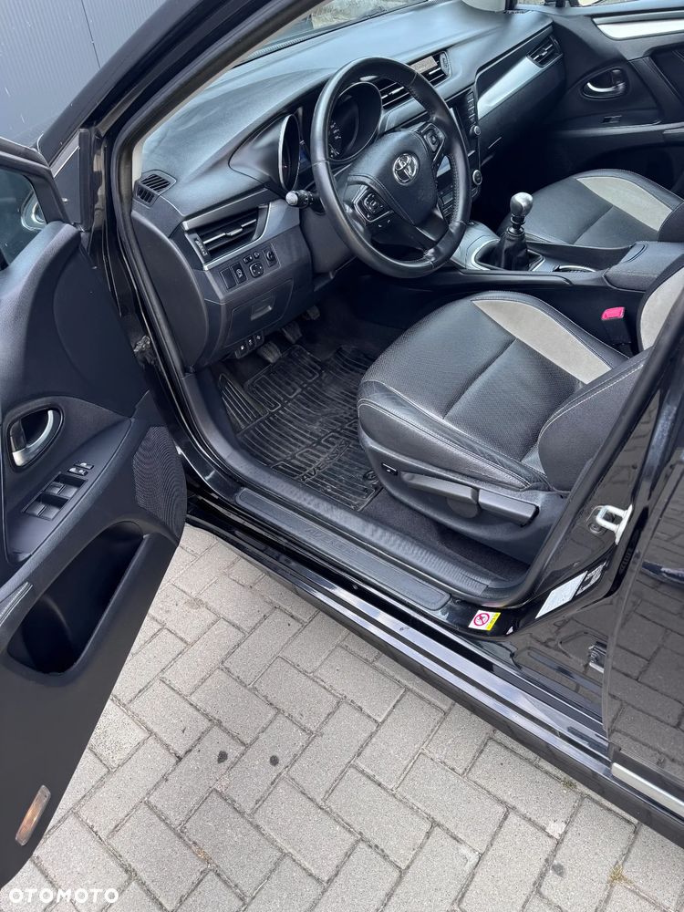 Toyota Avensis 2.0 D-4D Premium - 13
