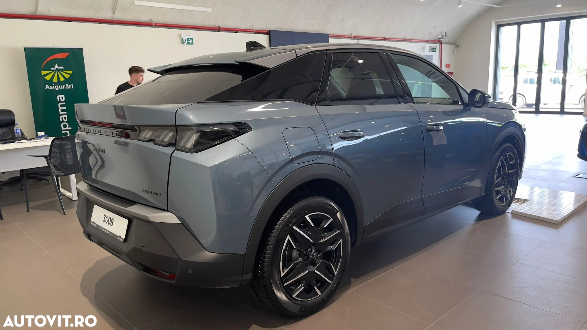 Peugeot 3008 1.2L 136 e-DCS6 MHEV Allure - 4