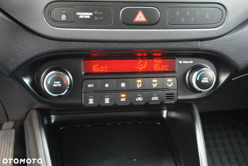 Kia Carens 1.6 GDI L 7os EU6 - 30