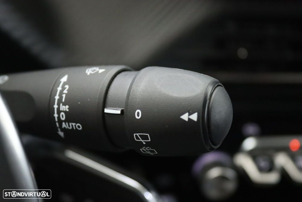 Peugeot 2008 Hybrid 145 e-DSC Allure - 21