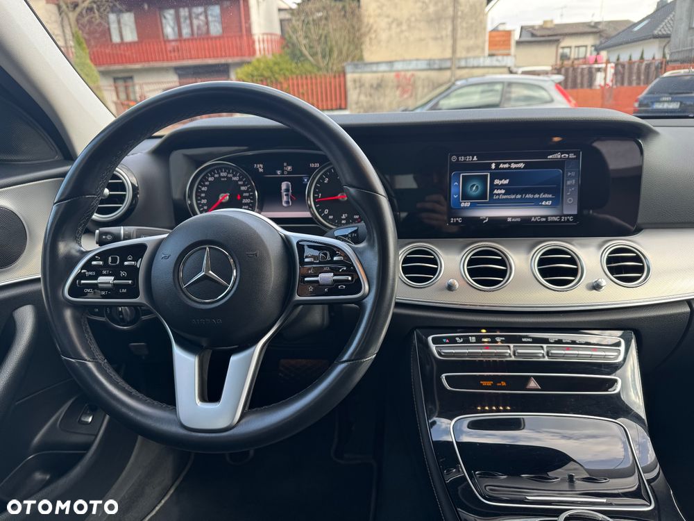 Mercedes-Benz Klasa E 220 d 4-Matic 9G-TRONIC - 11