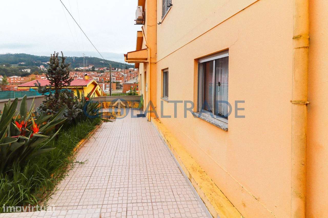 Andar de Moradia T2+1 em São Pedro da Cova - Grande imagem: 2/60