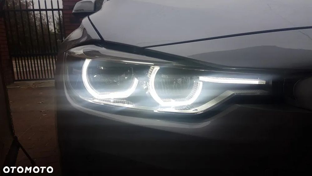 BMW Seria 3 330i - 12