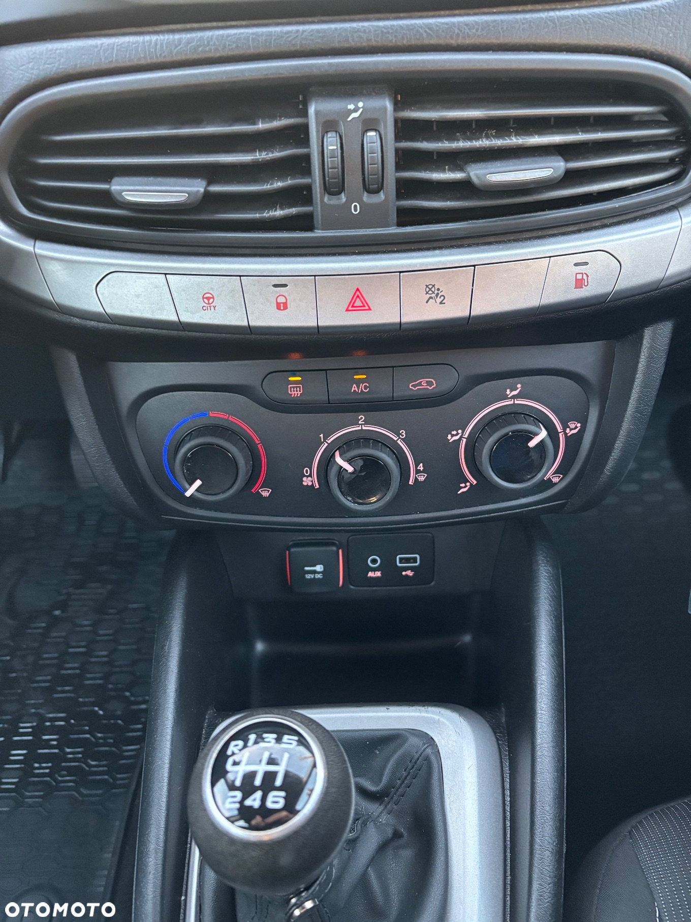 Fiat Tipo 1.4 T-Jet 16v Lounge - 10