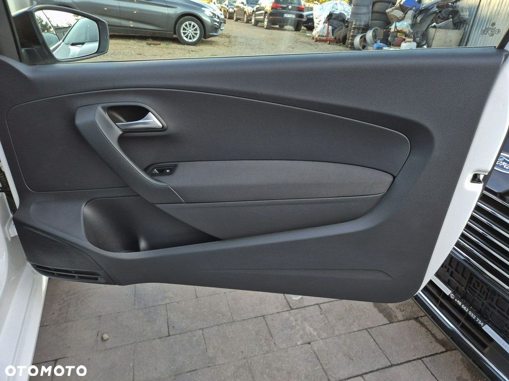 Volkswagen Polo 1.4 MATCH - 19