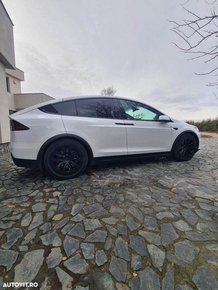 Tesla Model X - 5