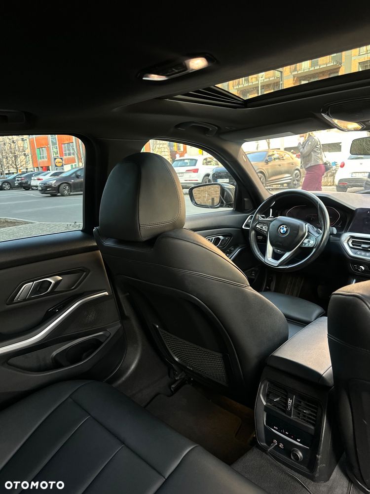 BMW Seria 3 330i xDrive - 11