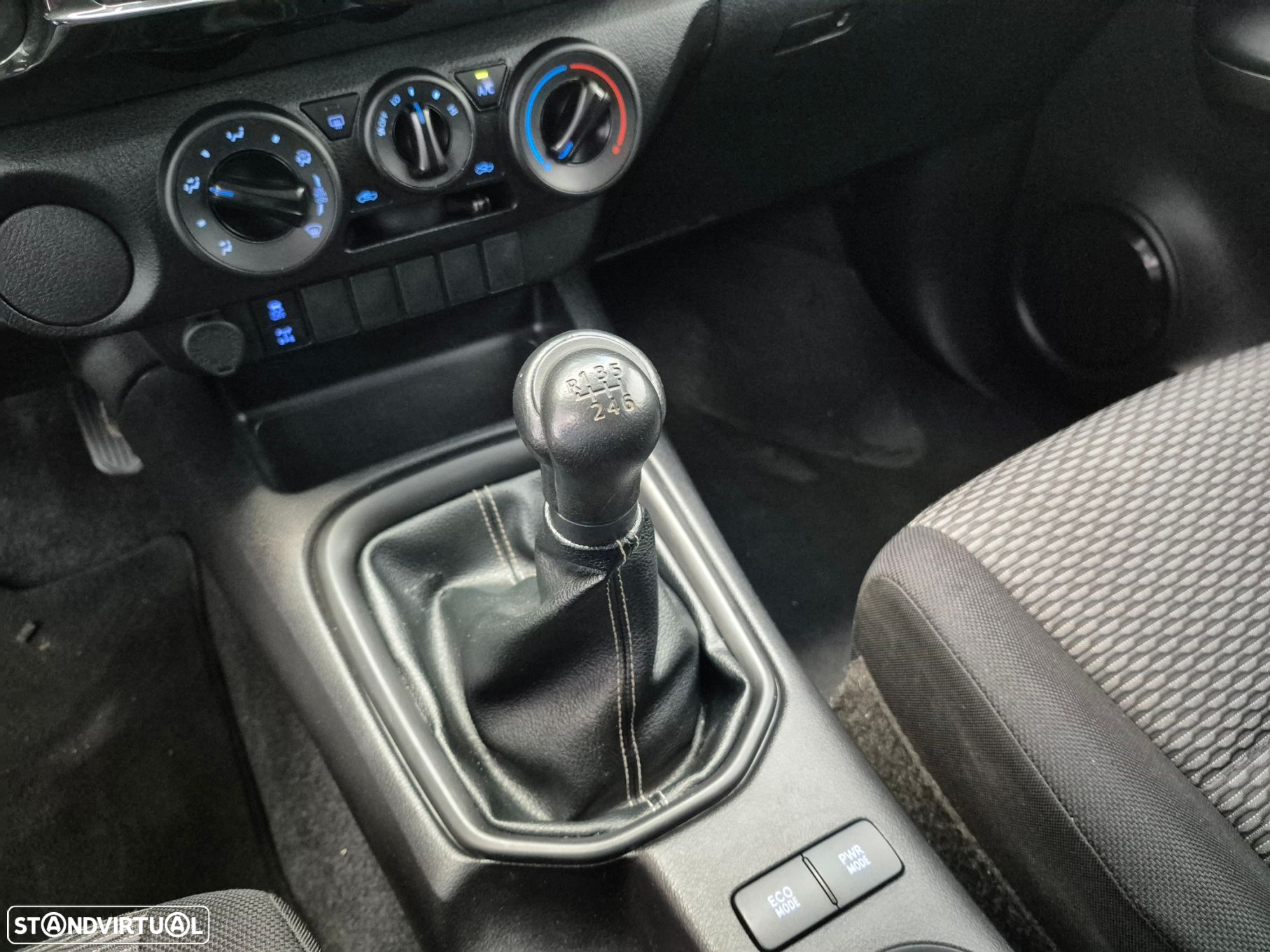 Toyota Hilux 2.4 D-4D 2WD CD - 19