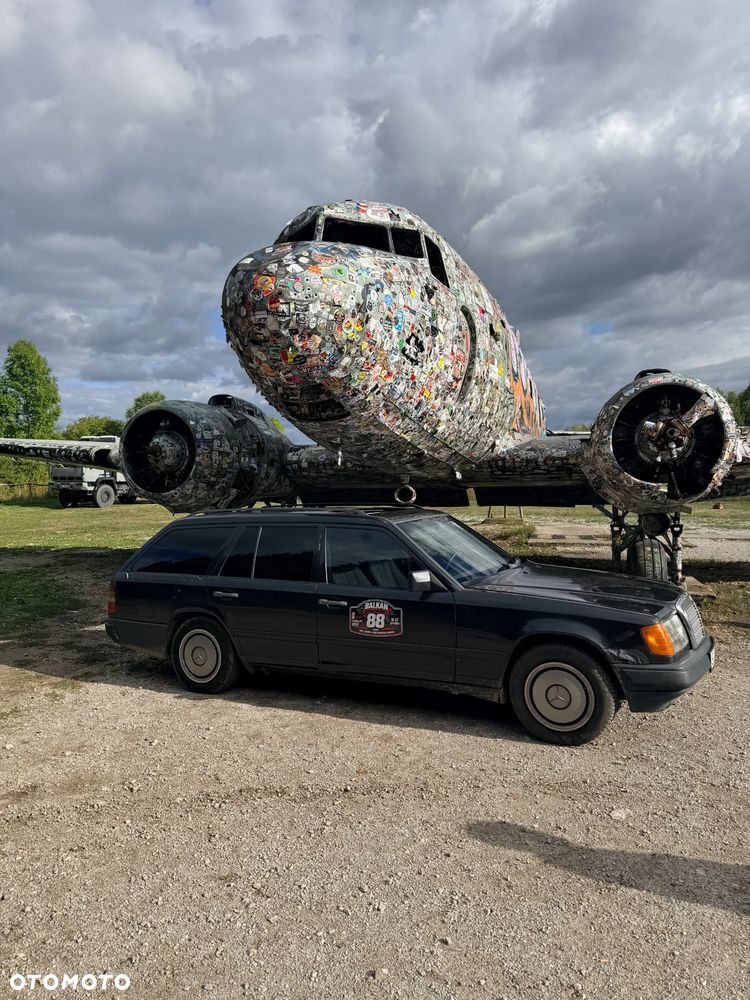 Mercedes-Benz W124 1988 photo 3