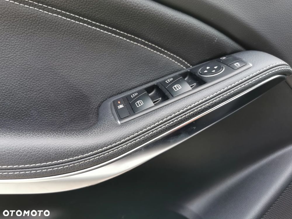 Mercedes-Benz GLA 200 7G-DCT Style - 18