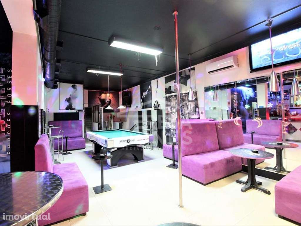 MORADIA ISOLADA COM ESPAÇO COMERCIAL (BAR/PUB) - QUINTA DO CONDE - Grande imagem: 3/23