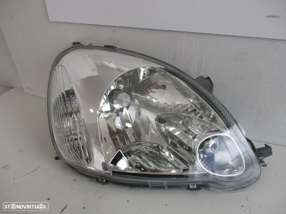 Farol optica Toyota Yaris 2003 - 3