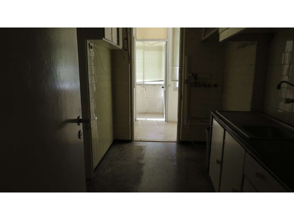 Excelente Oportunidade em Lisboa: T3 com 98,5 m² para Remodelação e... - Grande imagem: 3/16