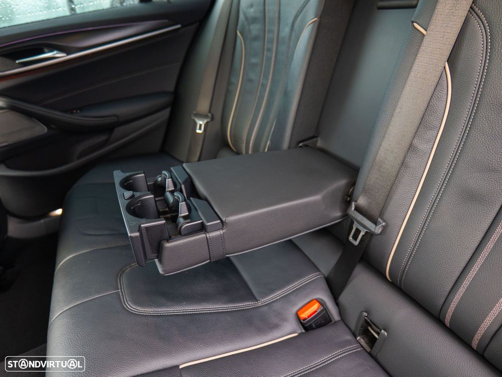 BMW 520 d Pack Desportivo M Auto - 29