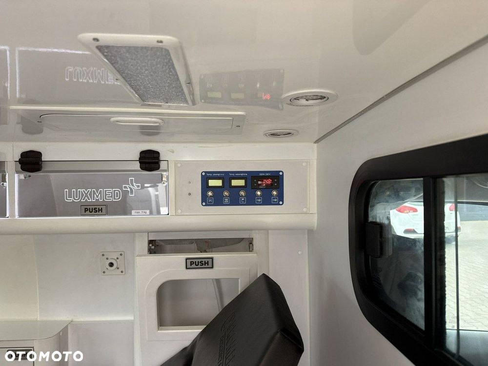 Ford Transit Connect - 19