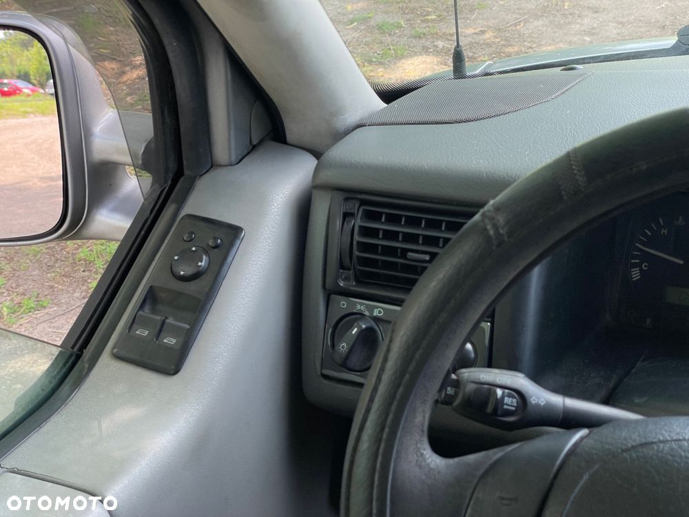 Volkswagen Multivan - 31