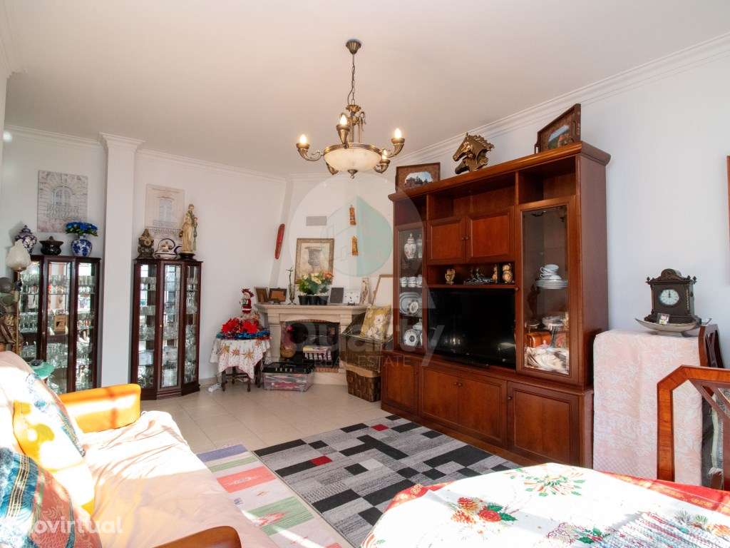 T2+2 Duplex com Parqueamento - Grande imagem: 2/36