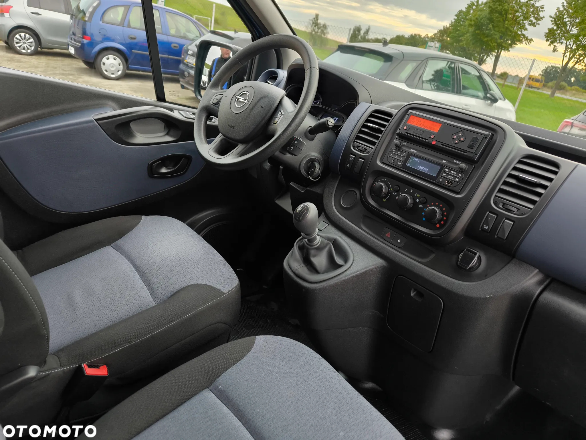 Opel Vivaro - 10