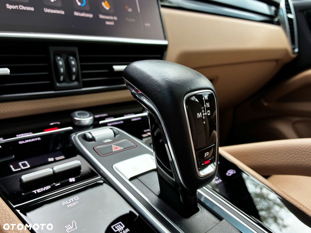 Porsche Cayenne - 32