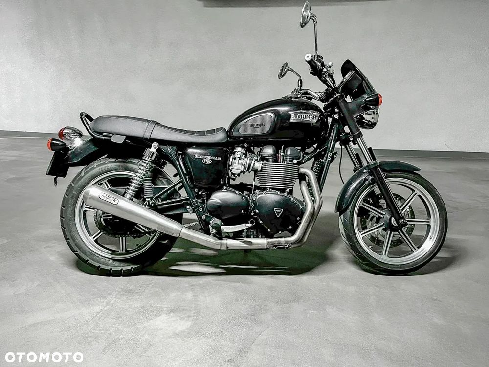 Triumph Bonneville - 1