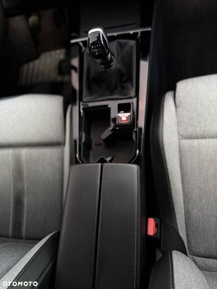 Opel Astra 1.2 T Elegance S&S - 39