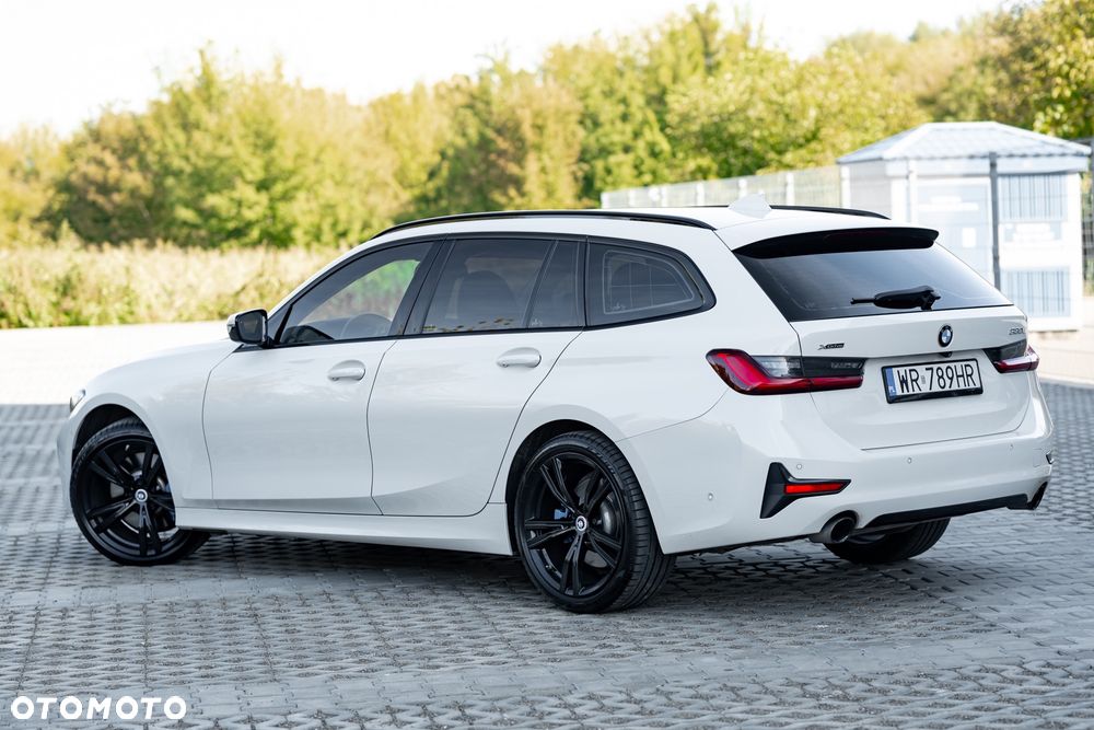 BMW Seria 3 330d xDrive M Sport - 10