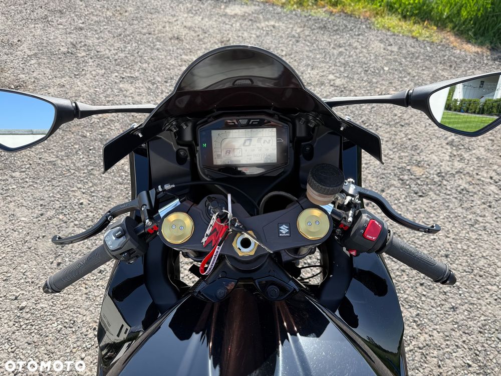 Suzuki GSX-R - 25