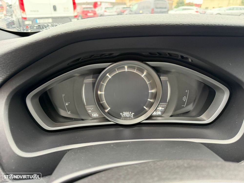 Volvo V40 2.0 D2 R-Design - 35