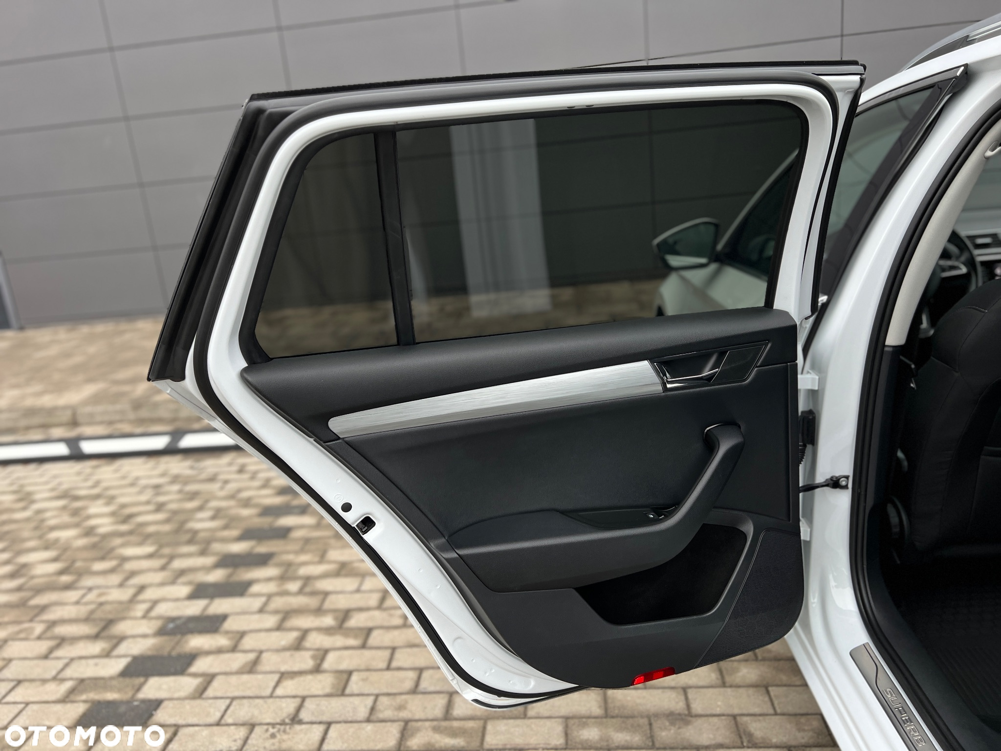 Skoda Superb 2.0 TDI Ambition DSG - 34