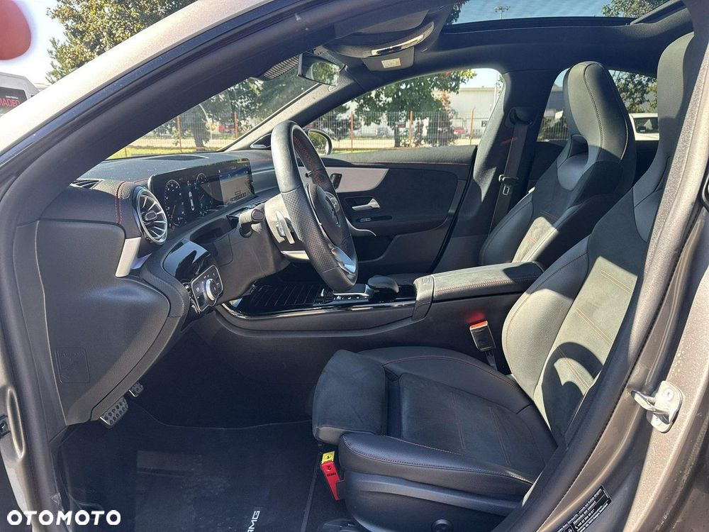 Mercedes-Benz CLA 250 4-Matic AMG Line 7G-DCT - 11