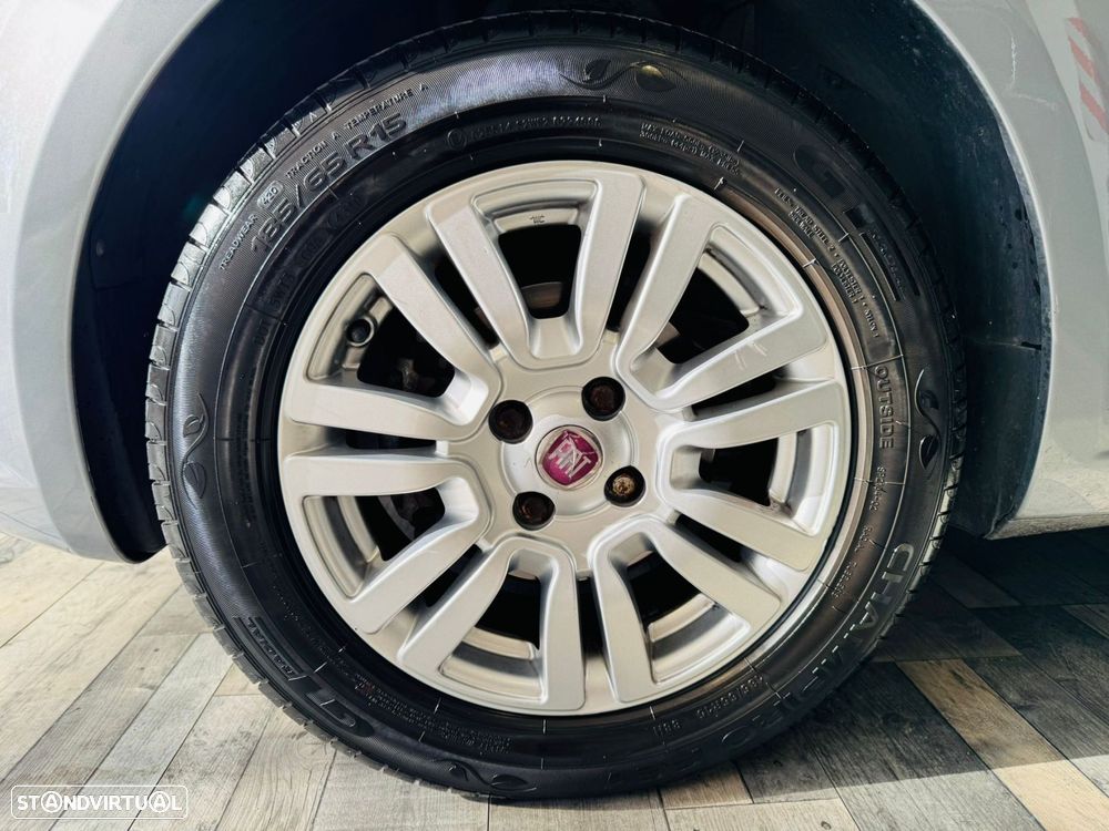 Fiat Punto 1.2 Lounge S&S - 19