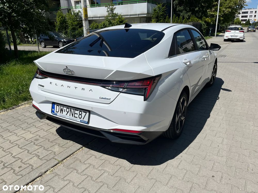 Hyundai Elantra 1.6 Executive CVT - 2