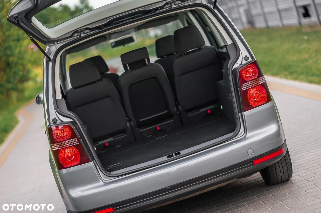 Volkswagen Touran 1.6 Conceptline - 23