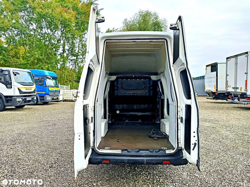 Nissan ENV 200 Maxi - 10