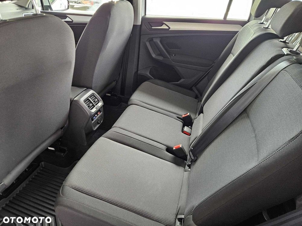 Volkswagen Tiguan - 12