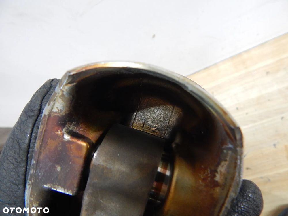 Kolektor ssący dolotowy tłok korbowód pokrywa zaworów 2.7 benz Dodge Journey  Fiat Freemont Chrysler 07-16 Łuków części - 17