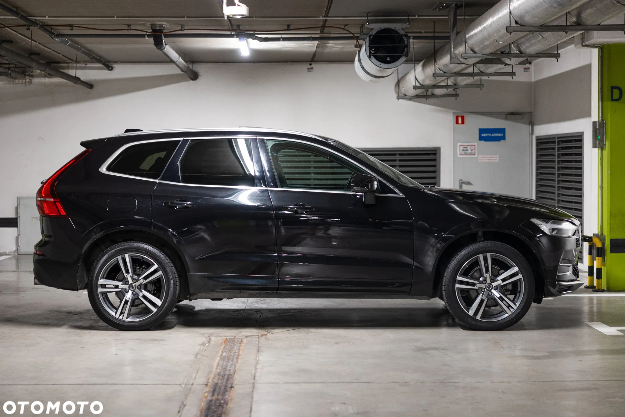 Volvo XC 60 B5 B AWD Ultimate Black Edition - 4