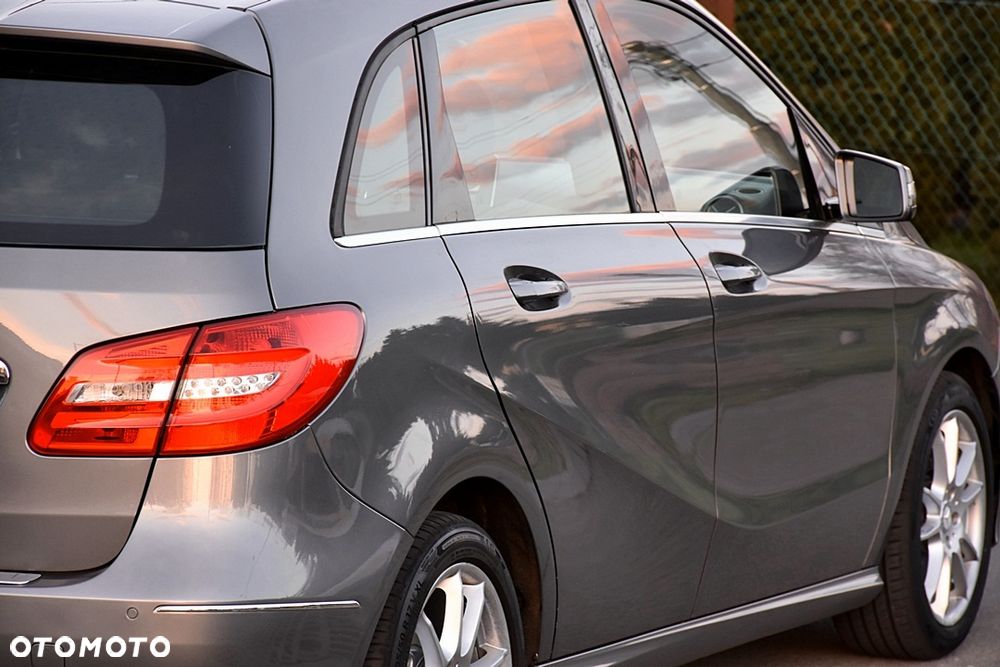 Mercedes-Benz Klasa B 180 BlueEFFICIENCY Edition Style - 11