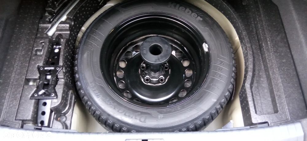 Volkswagen Passat - 25